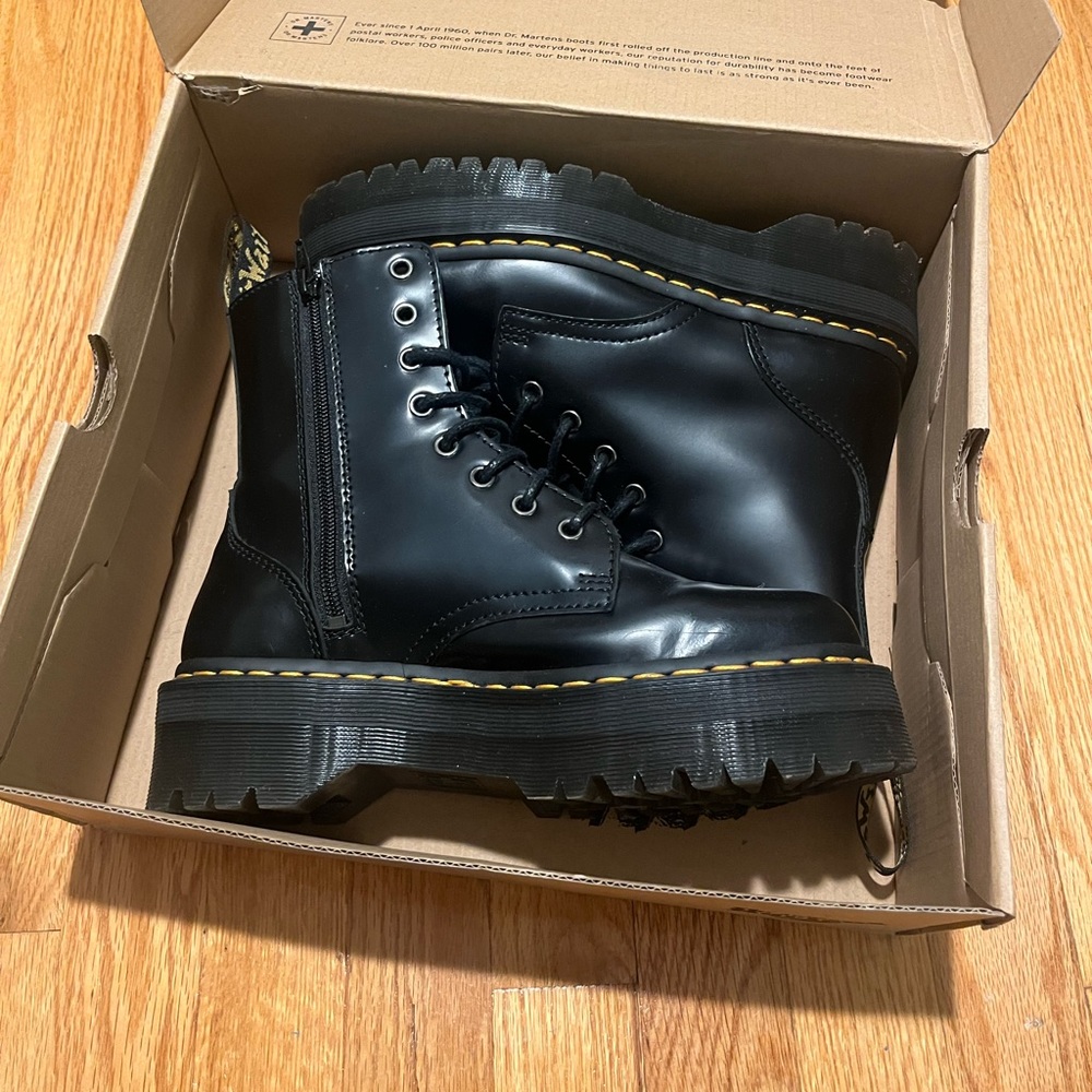 DR. MARTEN JADON BOOT SMOOTH LEATHER PLATFORMS